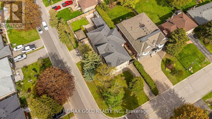 Property Photo:  1 Lissom Crescent  ON M2R 2N9 