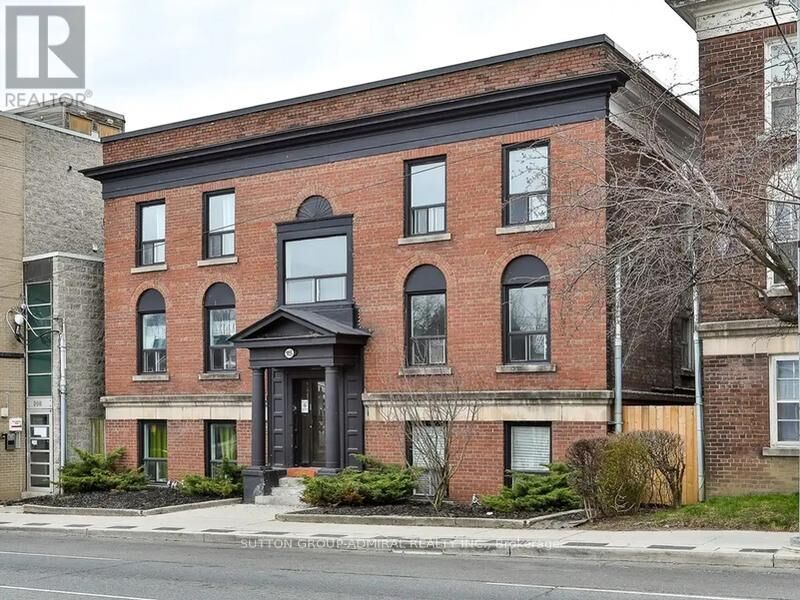 Property Photo:  915 St Clair Avenue West 18  ON M6C 1C7 