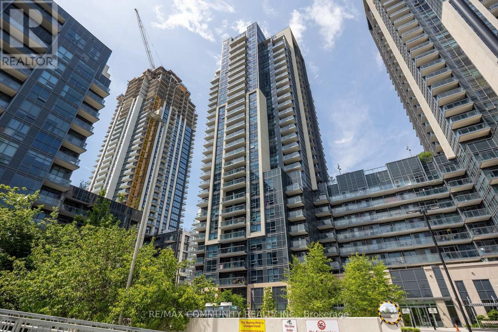 Property Photo:  20 Meadowglen Place 429  ON M1G 0A9 