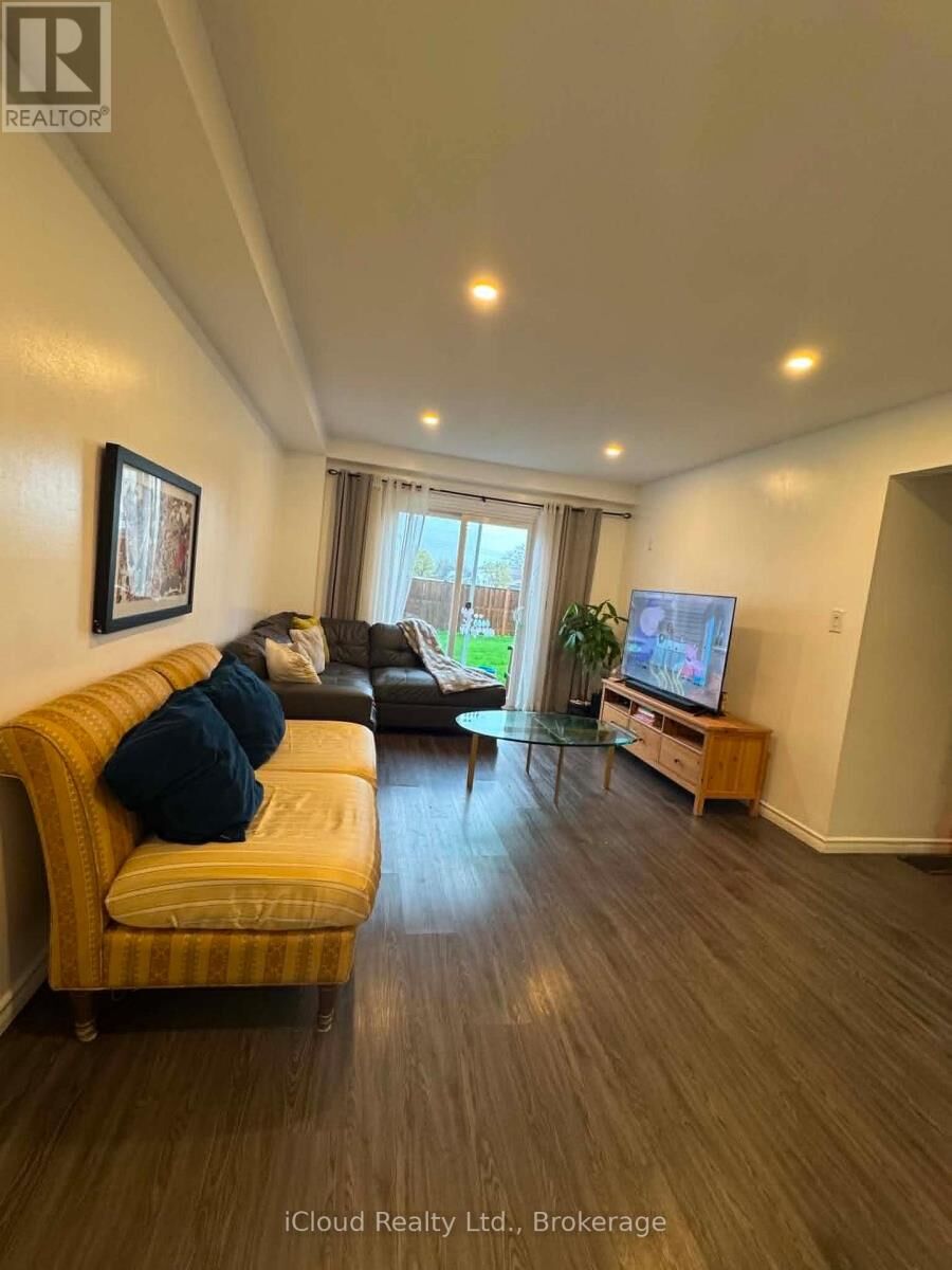 Property Photo:  100 Brownleigh Avenue 256  ON L3B 5V8 