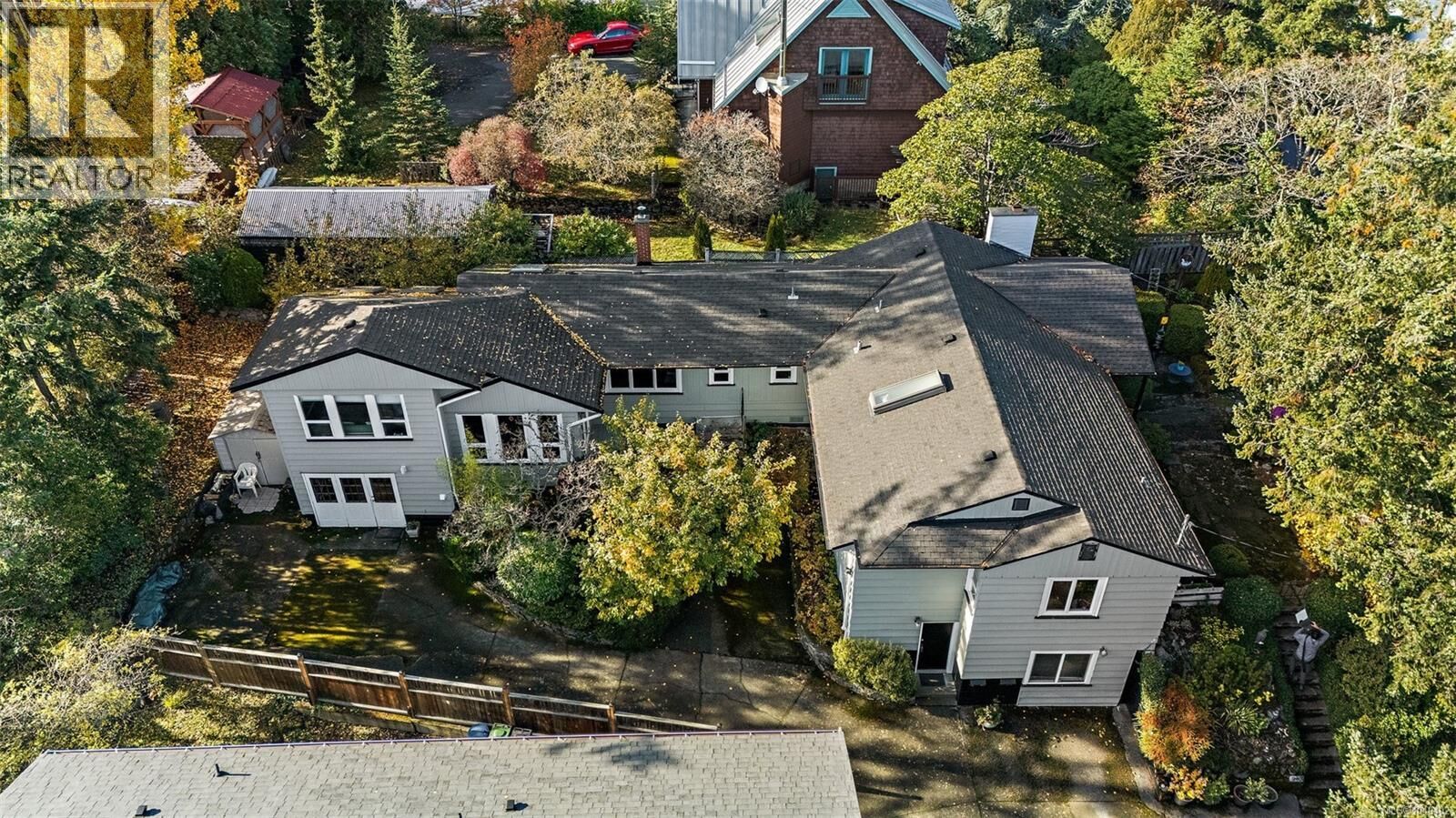 Property Photo: 943 Selkirk Avenue BC V9A 2V2