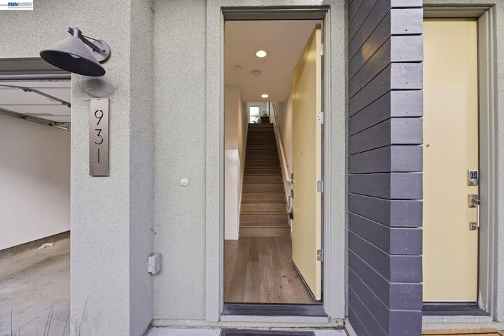 Property Photo: 931 Edy Ln CA 94607