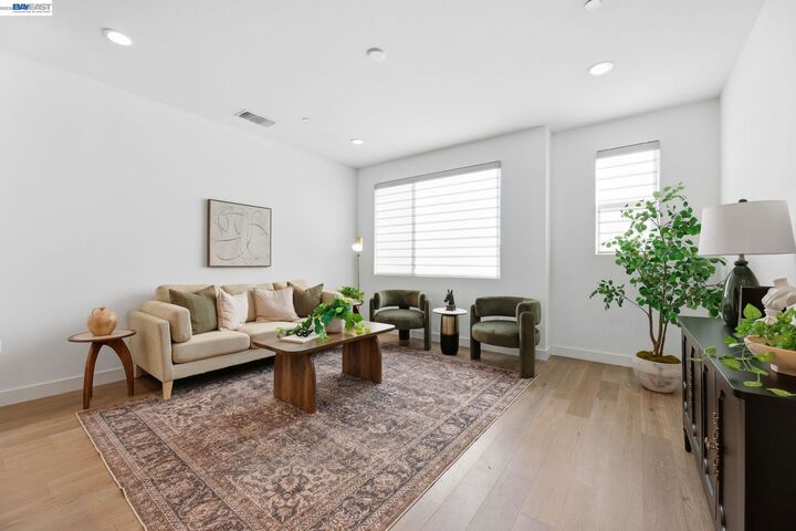 Property Photo: 931 Edy Ln CA 94607