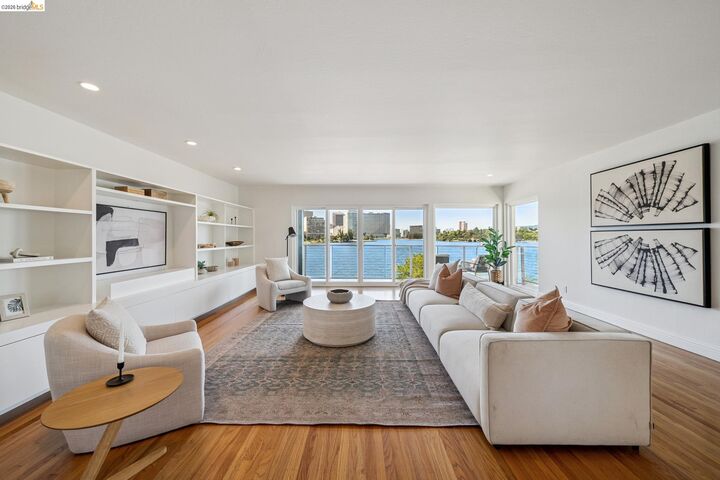 Property Photo: 1410 Lakeshore Ave 5 CA 94606