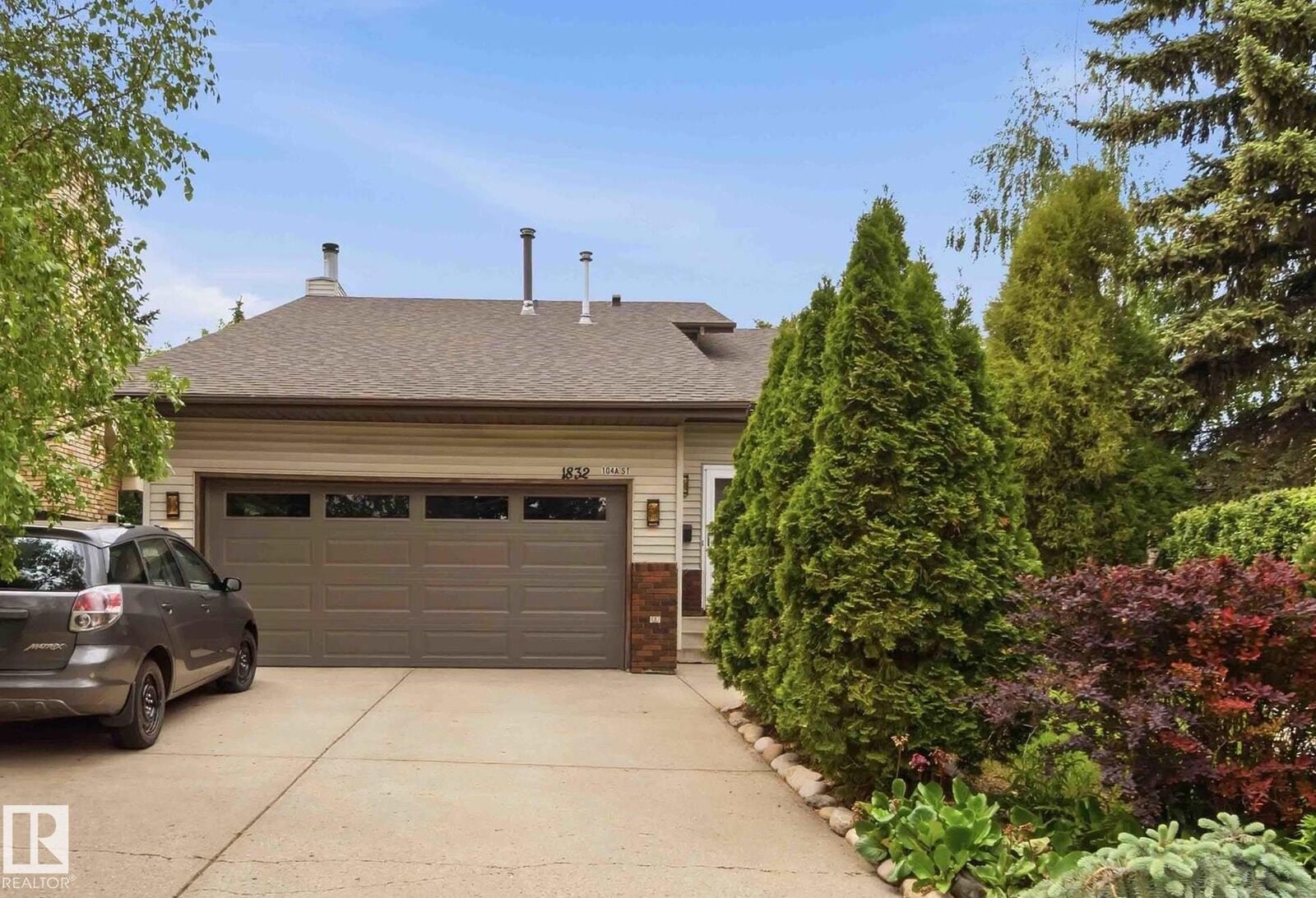 Photo de la propriété: 1832 104A Street NW AB T6J 5A4