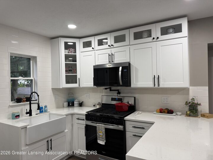 Property Photo:  3228 Turner Street  MI 48906 