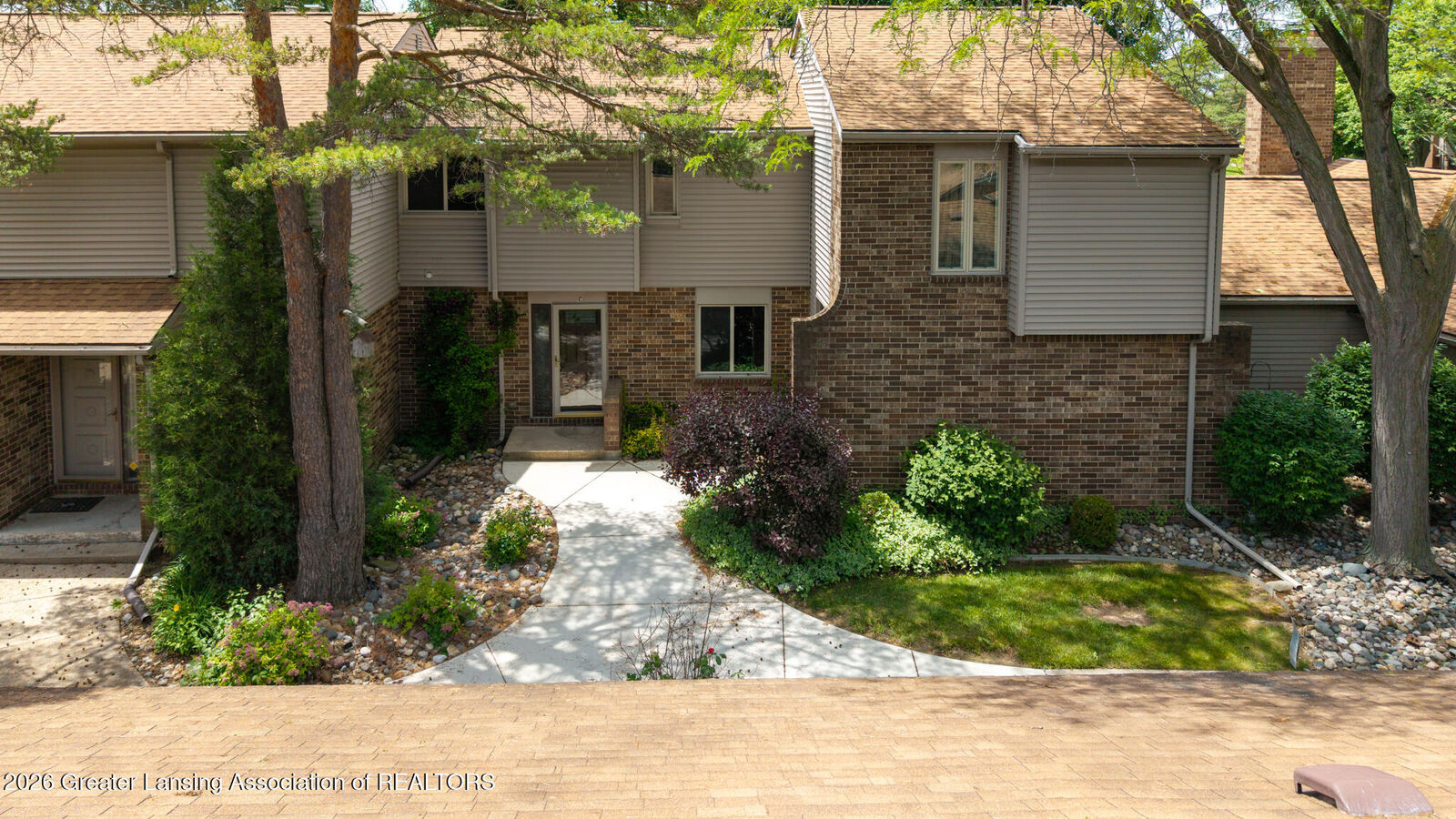 Property Photo:  912 Grenoble Drive  MI 48917 
