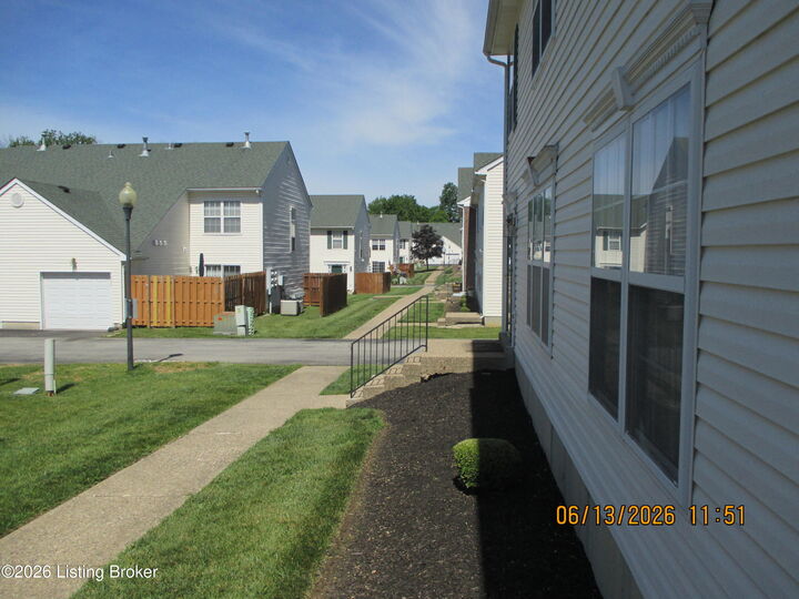 Property Photo:  9526 Bayberry Green Ln Ln  KY 40291 