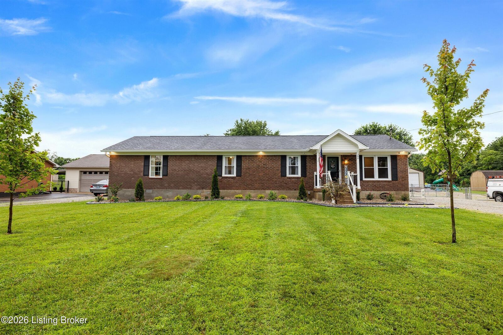 Property Photo:  380 Oakrun Dr  KY 40047 