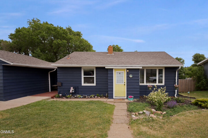 Property Photo:  409 7th Street N  ND 58563 