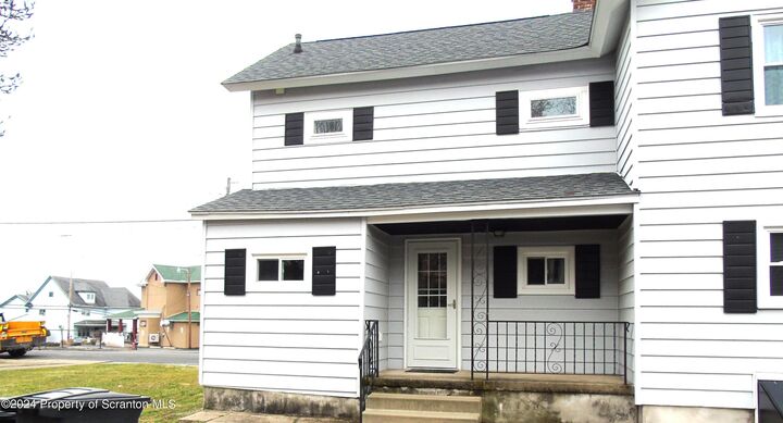 Property Photo:  112 E Elm Street 1  PA 18512 