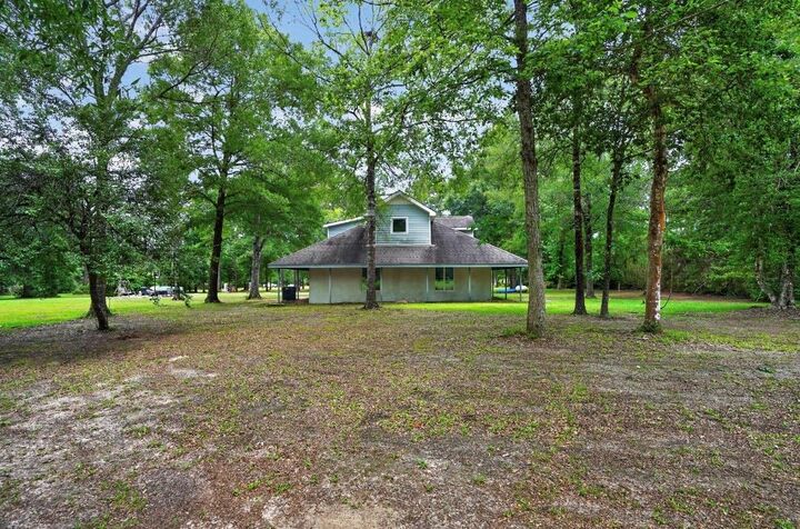 Property Photo: 440 Dickens N TX 77351