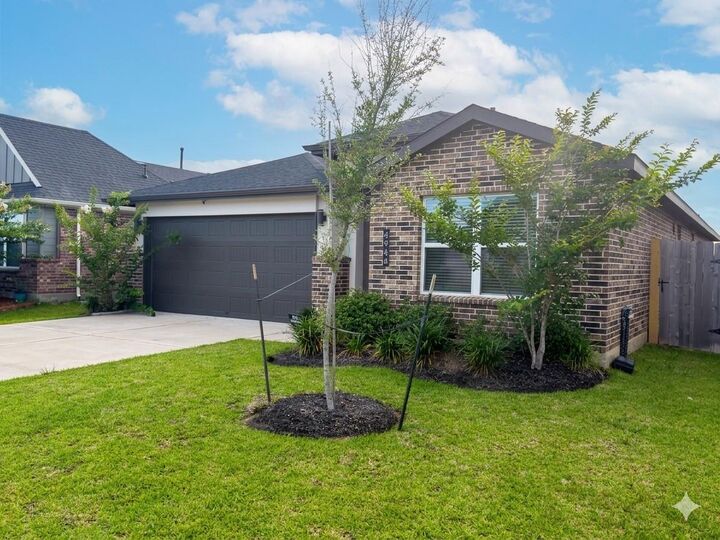 Property Photo:  4946 Pine Haven Lane  TX 77545 