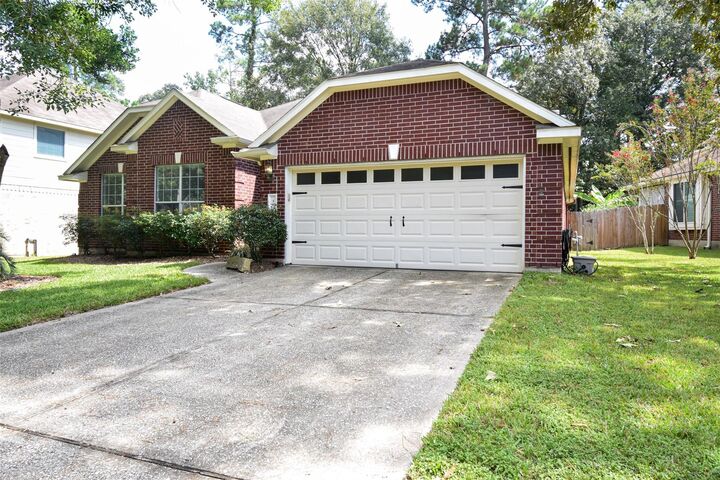 Property Photo: 34 S Rambling Ridge Place TX 77385