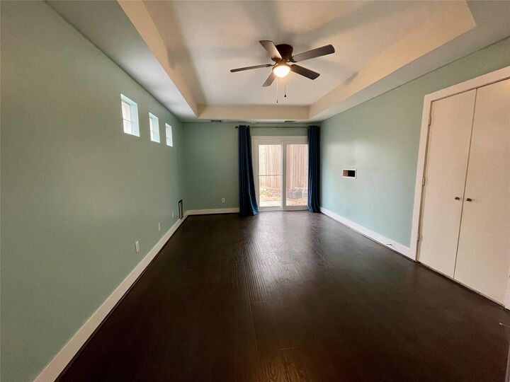 Property Photo: 5901 Fairdale Lane 4 TX 77057