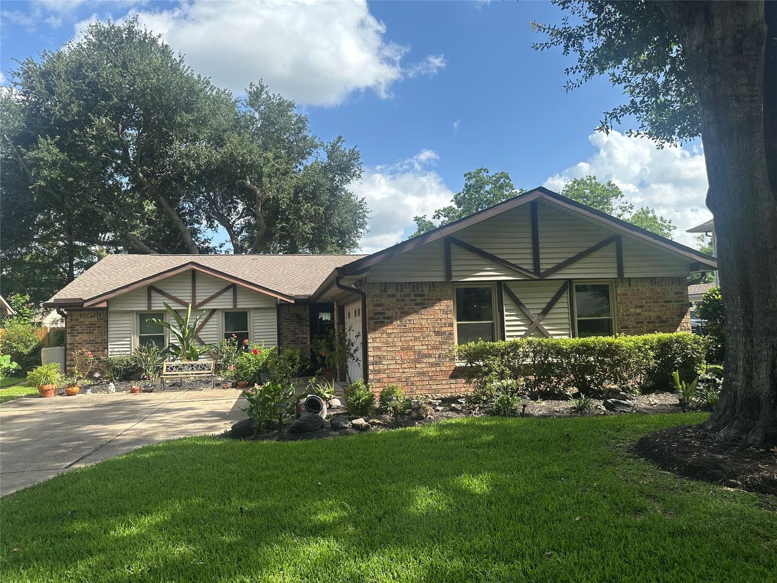 Property Photo: 15715 Mill Point Drive TX 77059