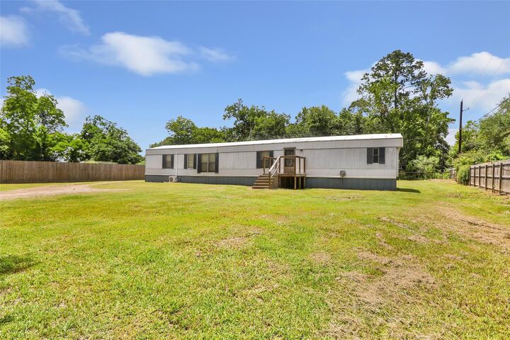 Property Photo:  104 W Lawrence Street  TX 77535 