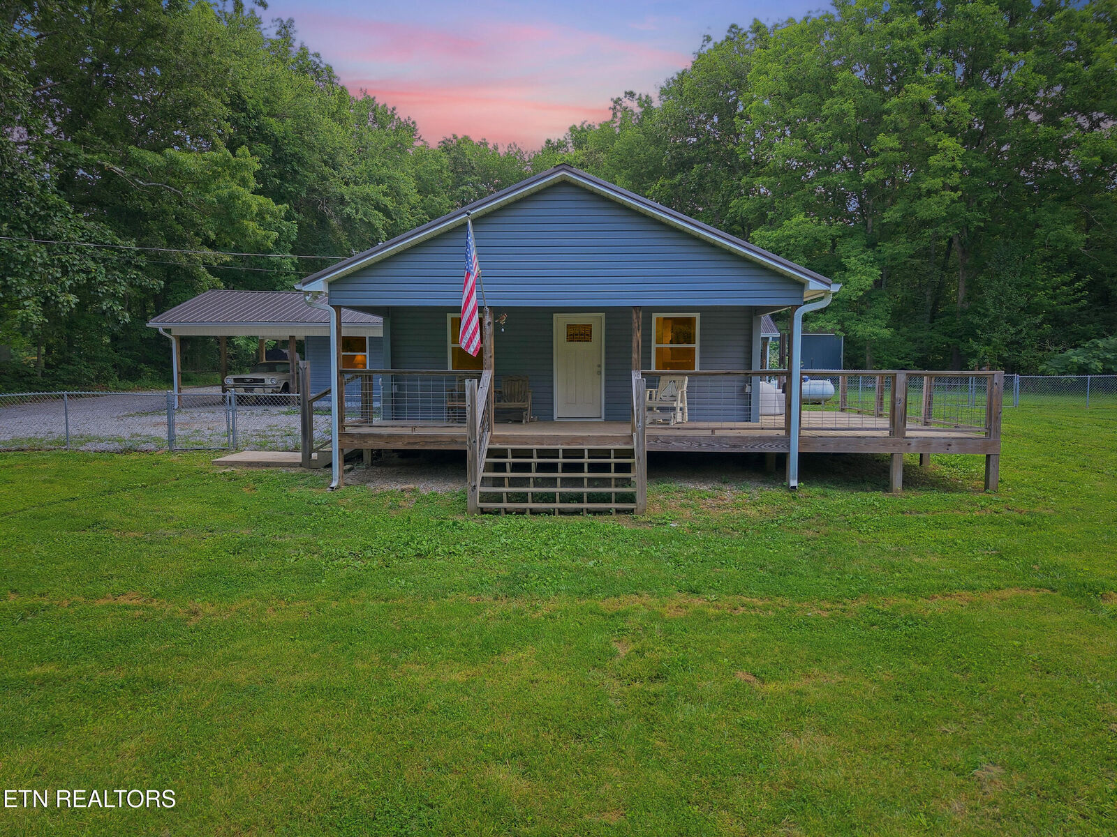 Property Photo: 600 W End Rd TN 37854