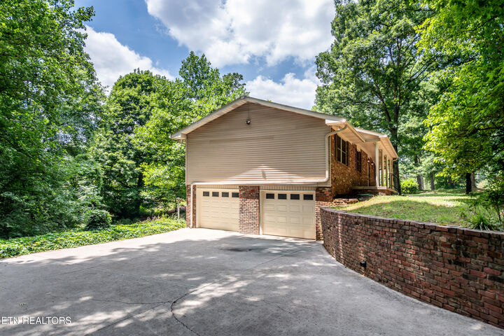 Property Photo: 1105 Delray Rd TN 37923