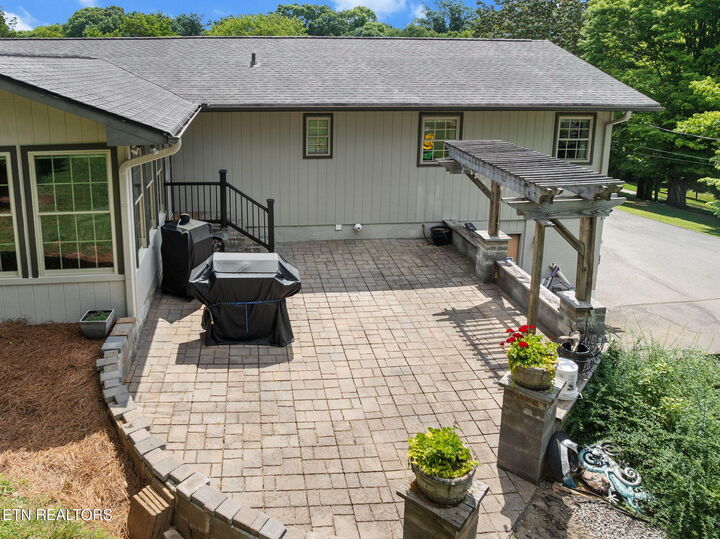Property Photo: 1229 Southbreeze Circle TN 37919