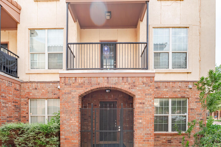 Property Photo:  2111 Main Street Apt 1  TX 79401 