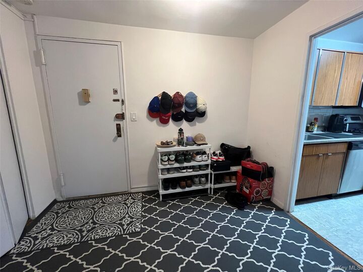 Property Photo:  16 Lake Street 4E  NY 10603 