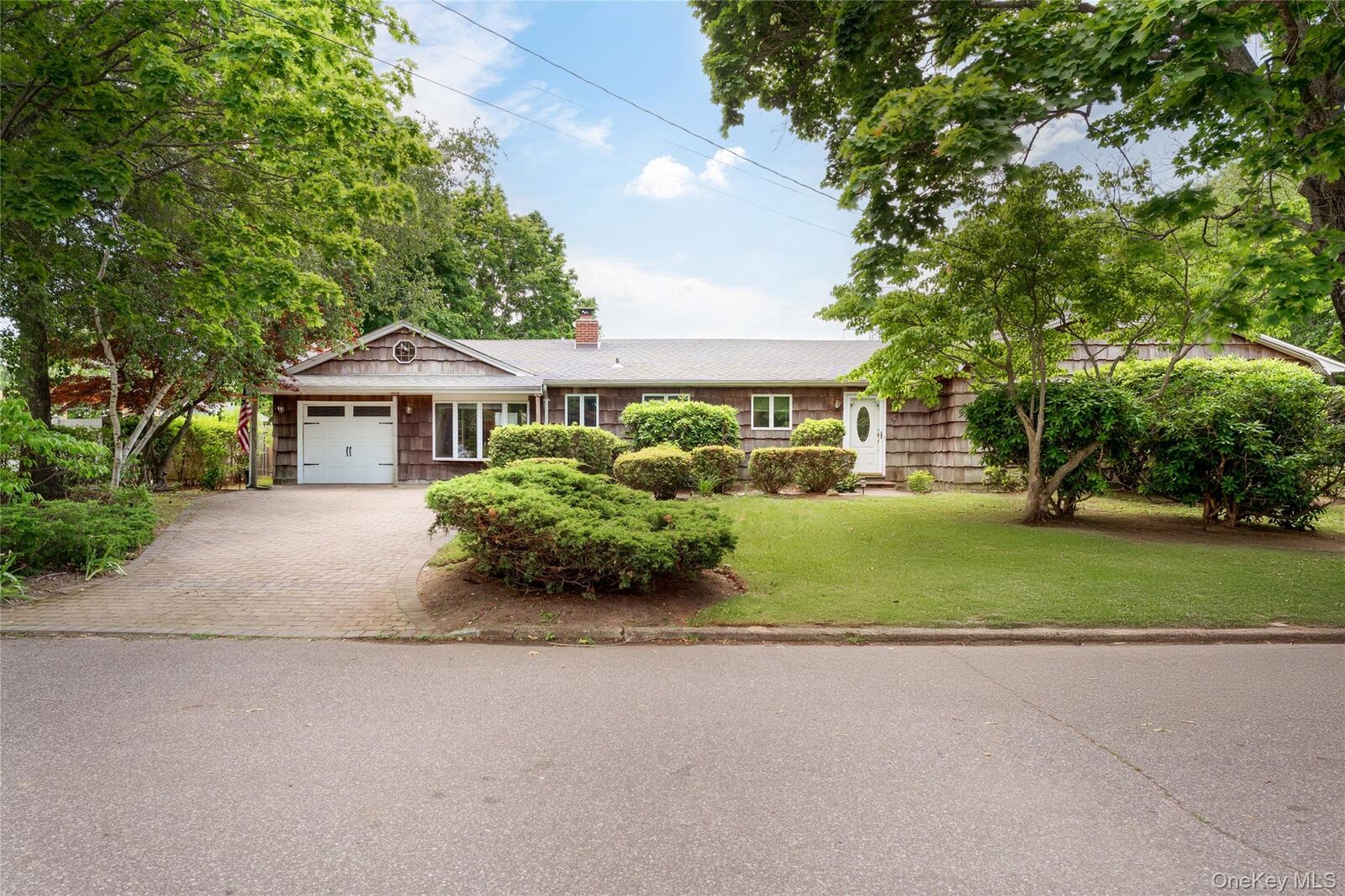 Property Photo:  4 N Balin Court  NY 11720 