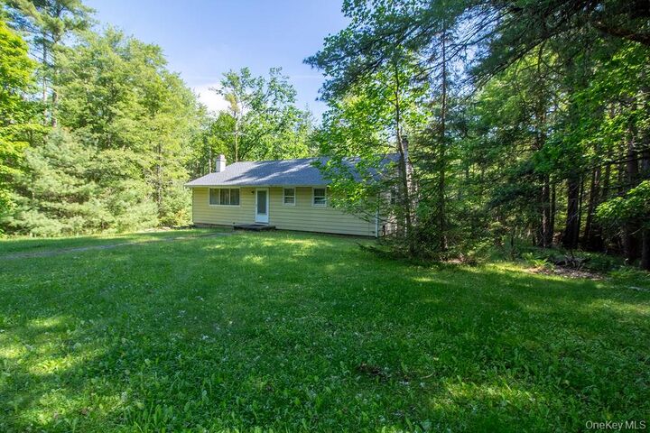 Property Photo:  810 Ulster Heights Road  NY 12428 