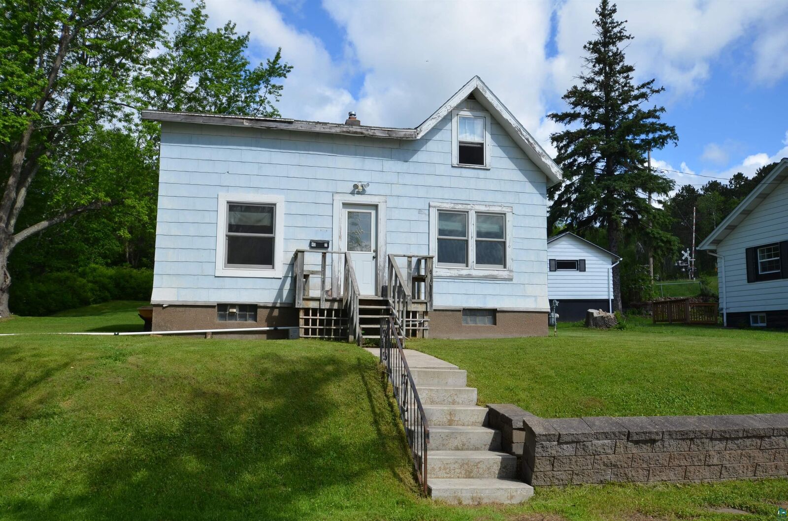 Property Photo: 4011 W 9th St MN 55807