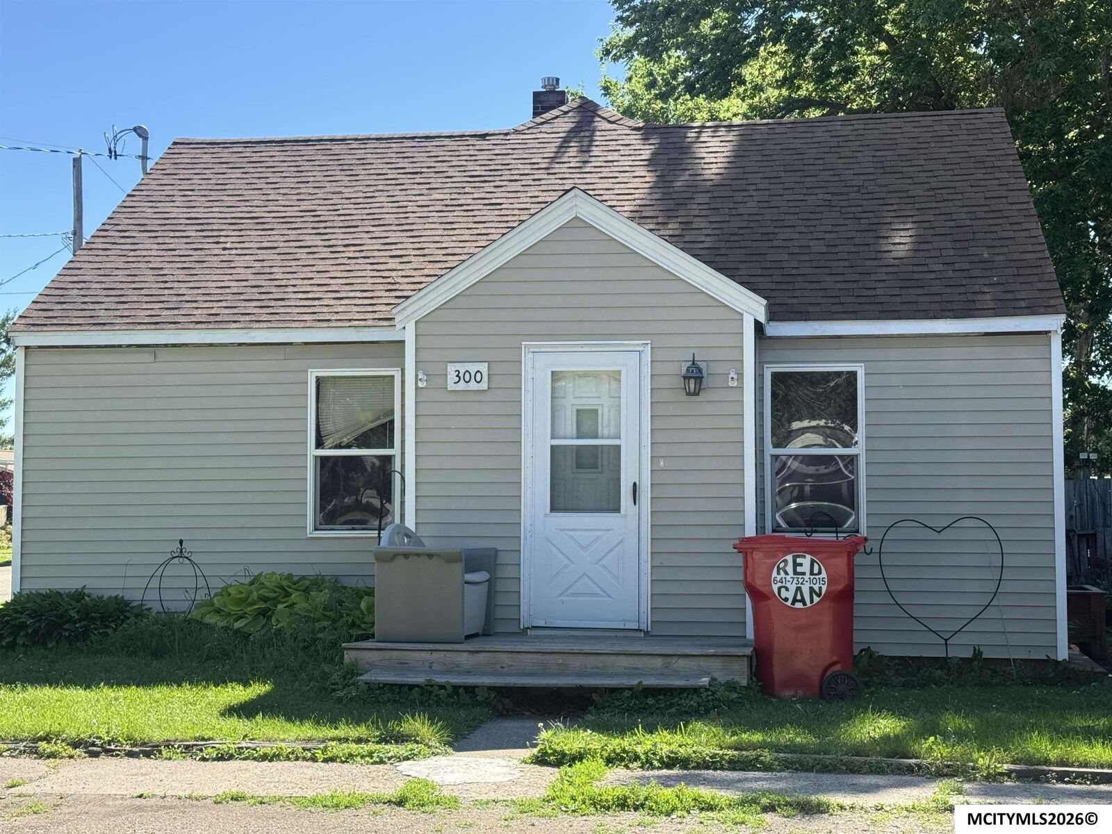 Property Photo:  300 5th St  IA 50471 