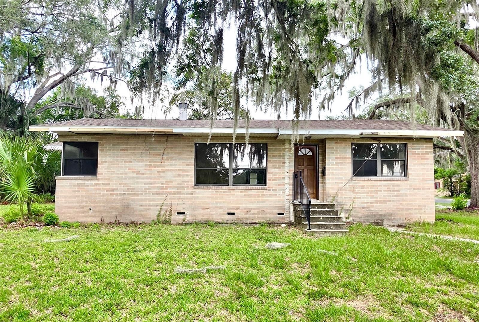 Property Photo: 501 Lee Street FL 34748