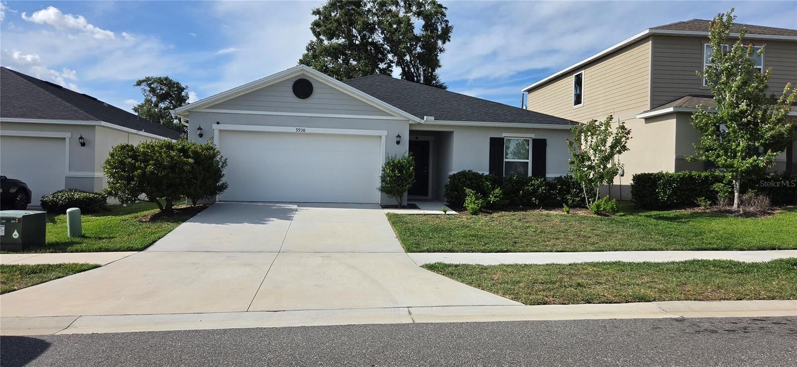 Property Photo: 9938 Mesic Woods Avenue FL 33584