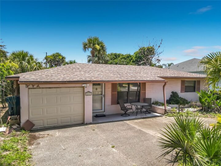 Property Photo: 4647 Saxon Drive FL 32169