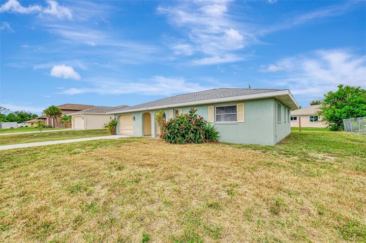 Property Photo: 256 Periwinkle Road FL 34293