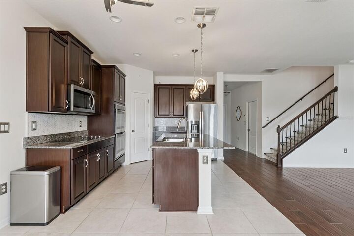 Property Photo: 4080 Golden Willow Circle FL 32712