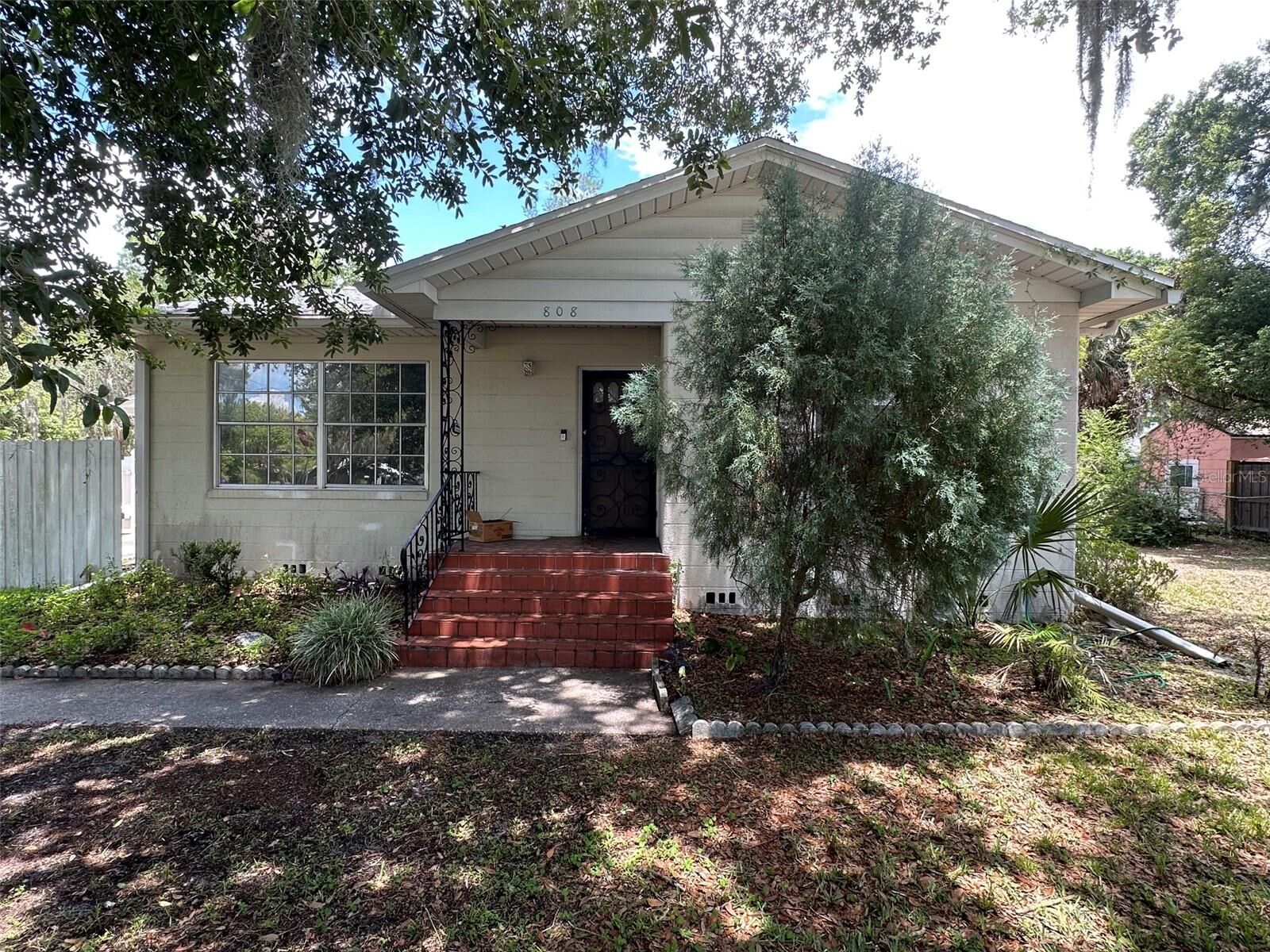 Property Photo:  808 N Johnson Street  FL 33563 