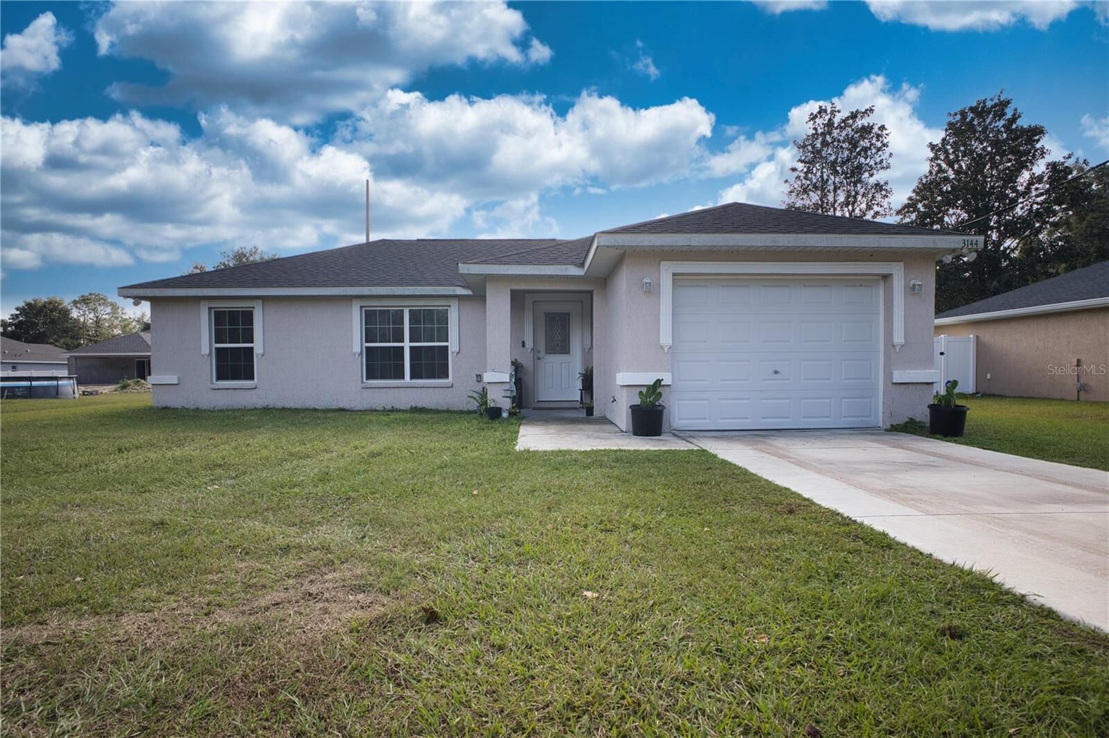 Property Photo: 3144 SE 144th Place FL 34491