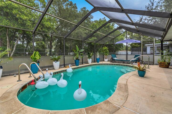 Property Photo: 1372 Haulover Avenue FL 34608