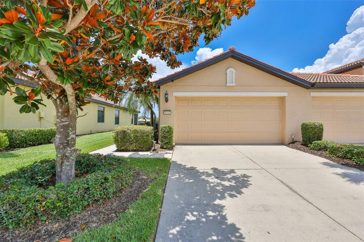 Property Photo:  5532 Sunset Falls Drive  FL 33572 