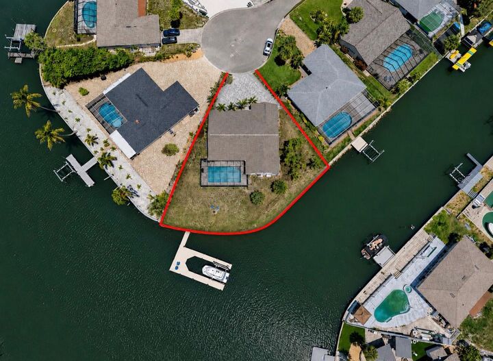 Property Photo:  6301 Cottonwood Lane  FL 33572 