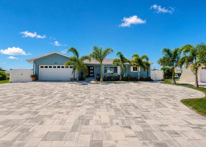 Property Photo:  6301 Cottonwood Lane  FL 33572 