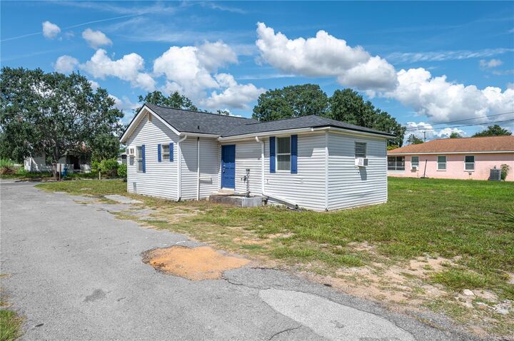 Property Photo: 520 W Jackson Avenue FL 33853