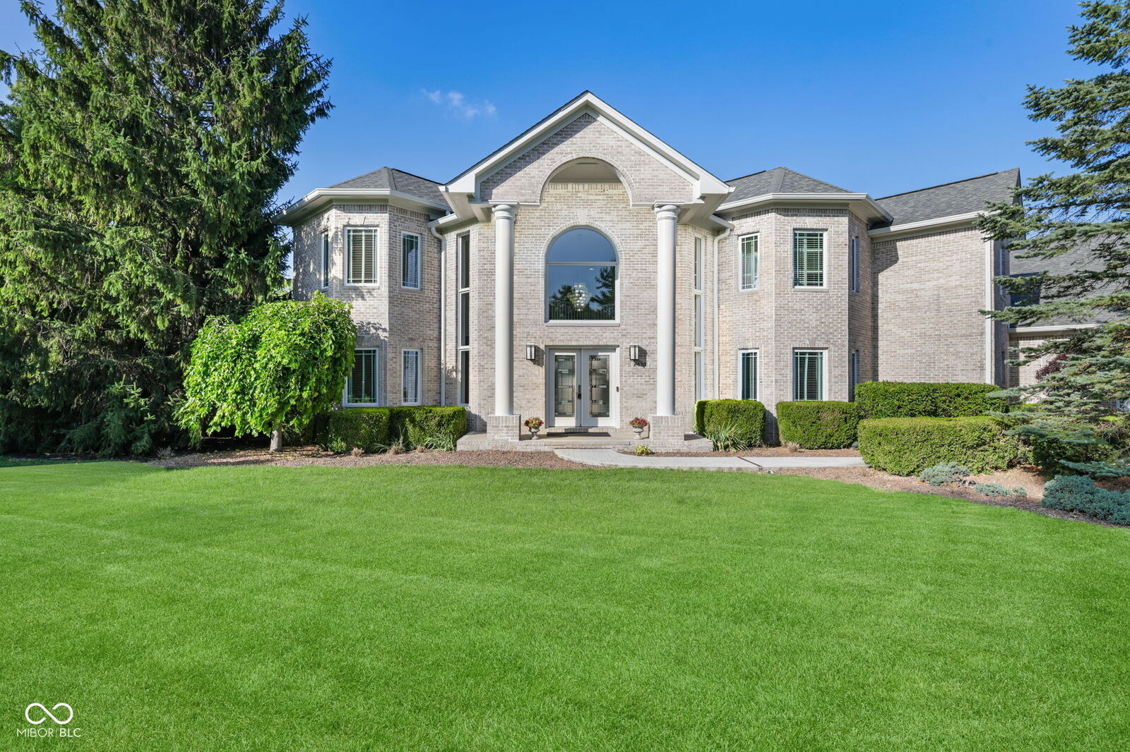 Property Photo:  2430 Crossfields Court  IN 46032 