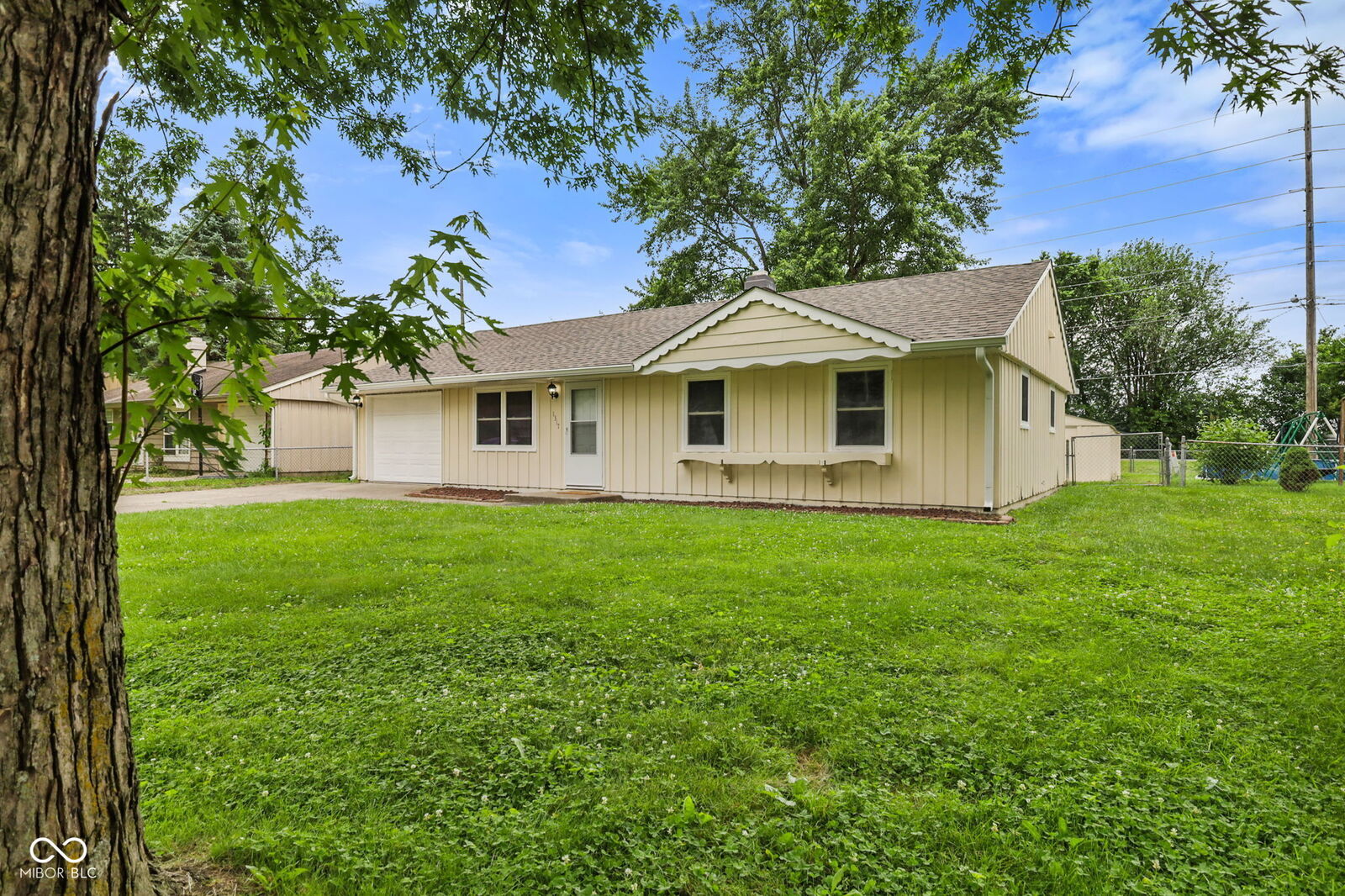 Property Photo:  1317 Bramble Way  IN 46011 