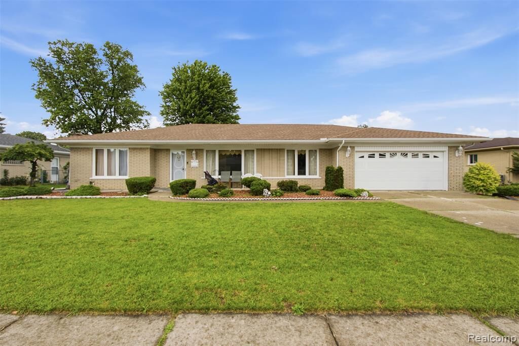 Property Photo: 11571 Murthum Avenue MI 48093 1165