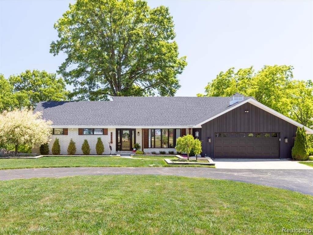 Property Photo: 4405 North River Road MI 48059
