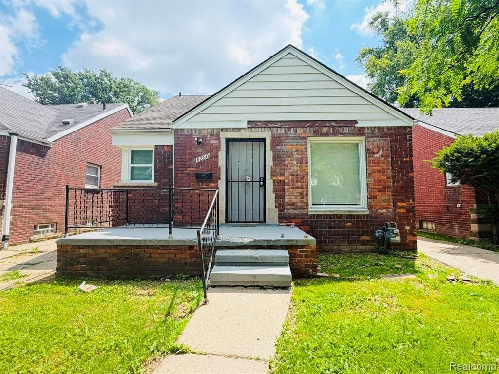 Property Photo:  8260 Coyle Street  MI 48228 2451 