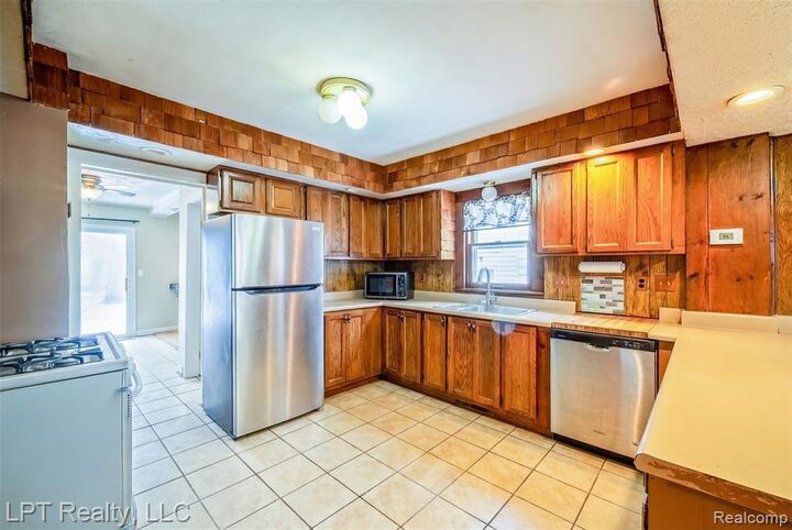 Property Photo: 453 Spruce Street MI 48192