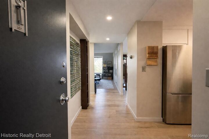 Property Photo: 1300 E Lafayette Street 307 MI 48207