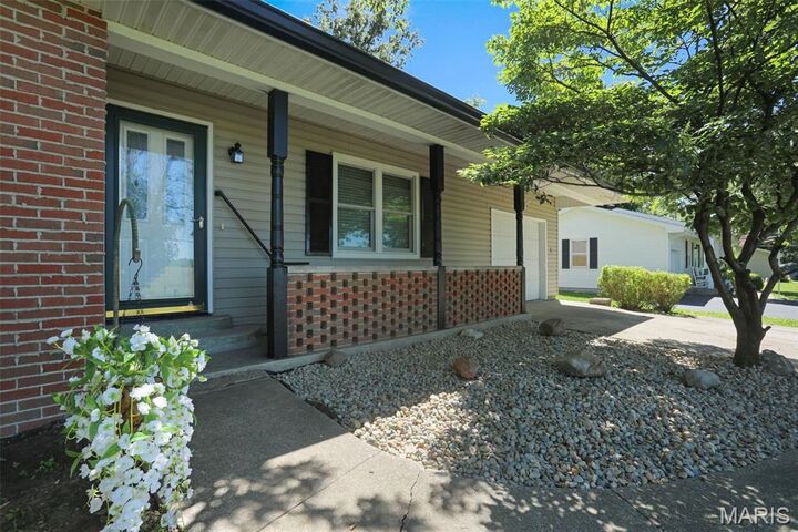 Property Photo:  1217 E Nicholas Street  IL 62626 